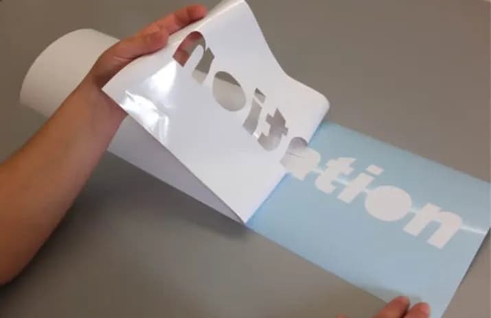 Jak skutecznie drukować na folii samoprzylepnej przezroczystej?