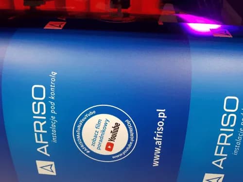 Druk UV na folii samoprzylepnej: jakość, trwałość i zastosowania