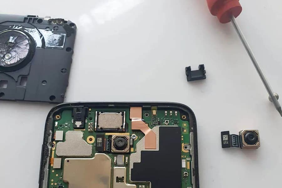 Ile kosztuje wymiana aparatu w telefonie? Sprawdź ceny i modele