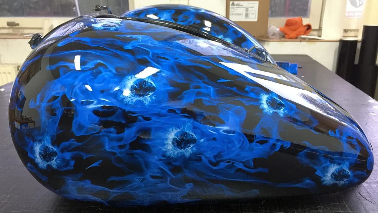 Jak działa hydrografika? Poznaj sekrety skutecznego nanoszenia grafik