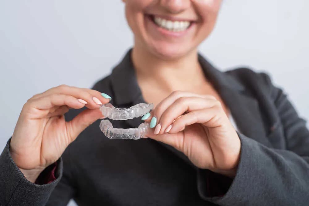 Ile kosztuje aparat estetyczny? Sprawdź, co wpływa na cenę